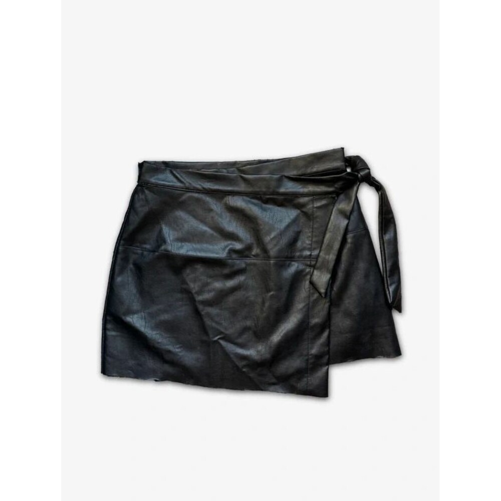 Faux leather mini skirt